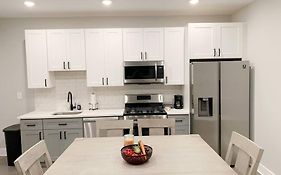 Modern 3 Bedroom 2 Ba With Patio
